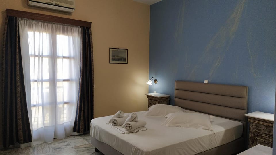 Bed, Balcony/Terrace, Photo of the whole room, Bedroom, towels, air conditioner