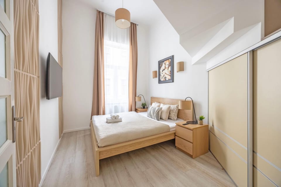 Bed, TV and multimedia, Photo of the whole room, Bedroom, towels, wardrobe