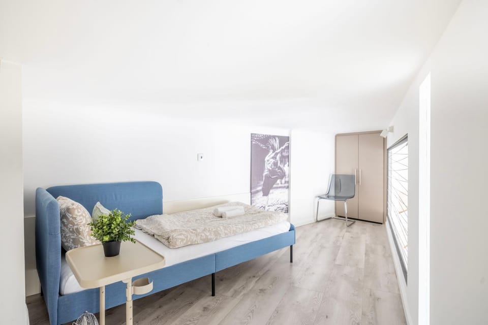 Bed, Photo of the whole room, Bedroom