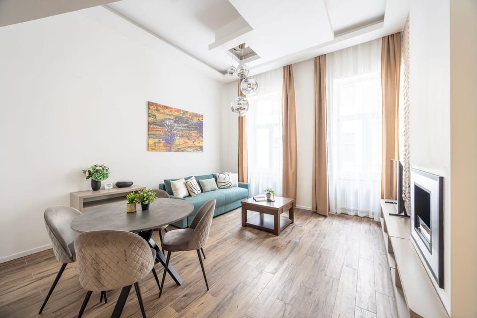 TV and multimedia, Living room, Seating area, Dining area, internet, air conditioner