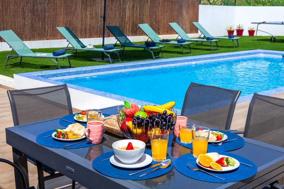 Patio, Dining area, Pool view, Swimming pool, sunbed