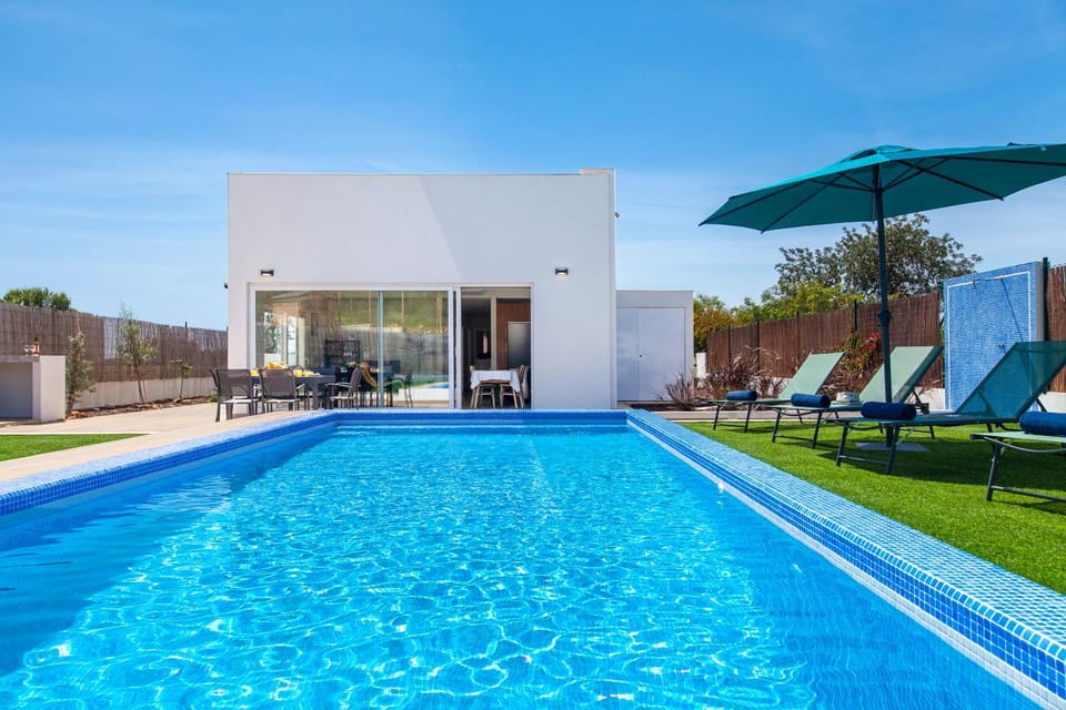 Property building, Pool view, Swimming pool, sunbed