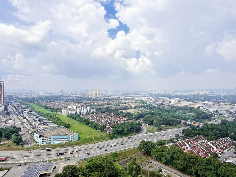 The Square One City Mall Premium Family 3R2B 8pax by Luvit Stay Apartment in Subang Jaya