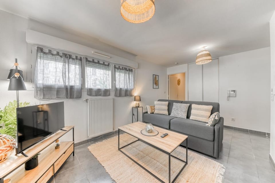 Joli Studio haut standing à 100m du tram T3 Apartment in Villeurbanne