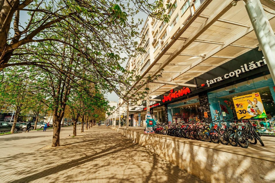 Property building, Neighbourhood, Location
