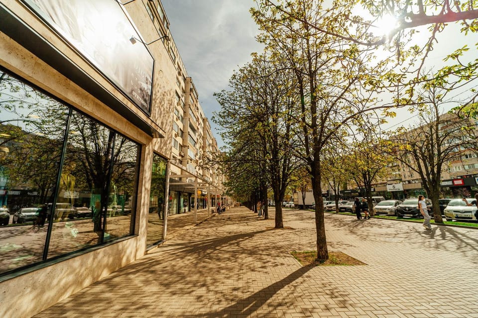 Property building, Neighbourhood, Location