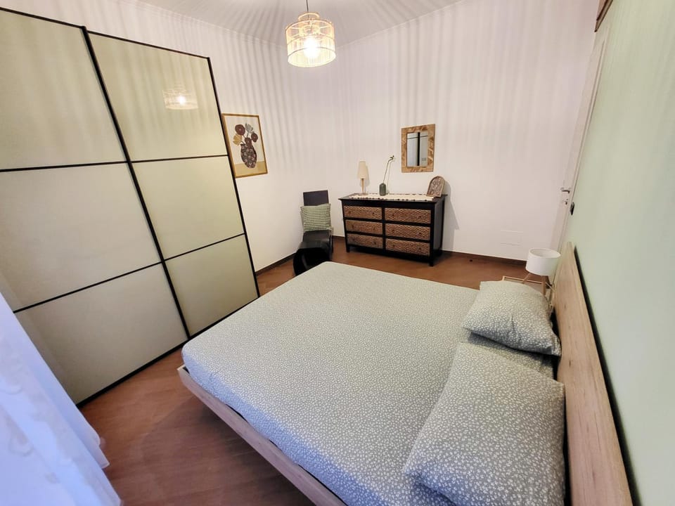 Bed, Photo of the whole room, Bedroom, wardrobe