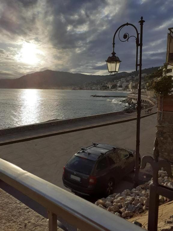 Cadorna Fronte Mare Apartment in Liguria