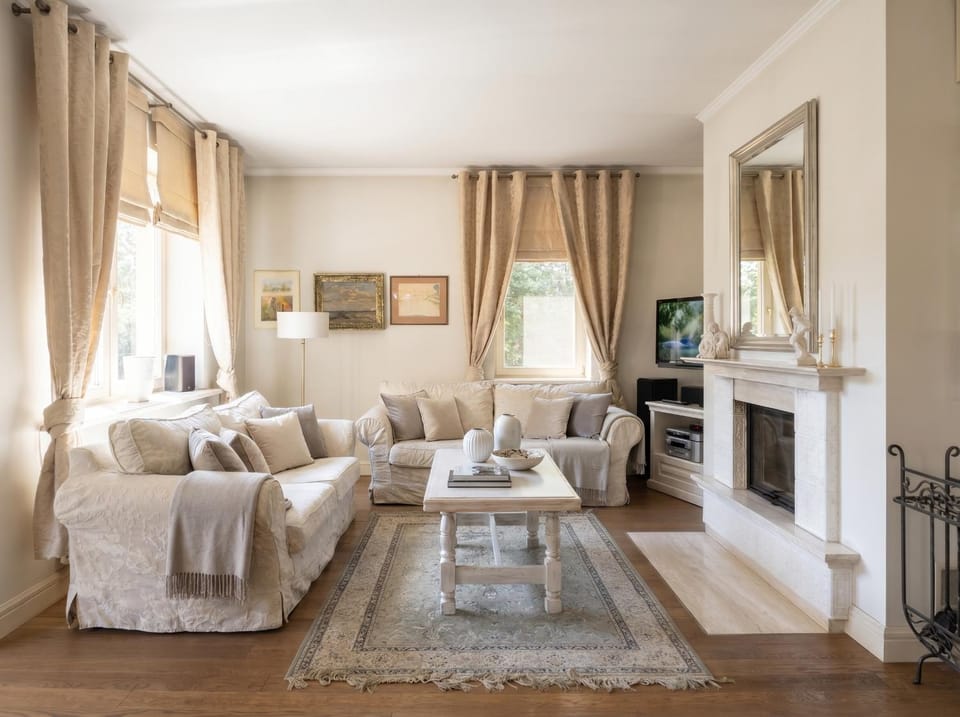 Bed, TV and multimedia, Kitchen or kitchenette, Living room, Photo of the whole room, Seating area, Dining area, Bedroom