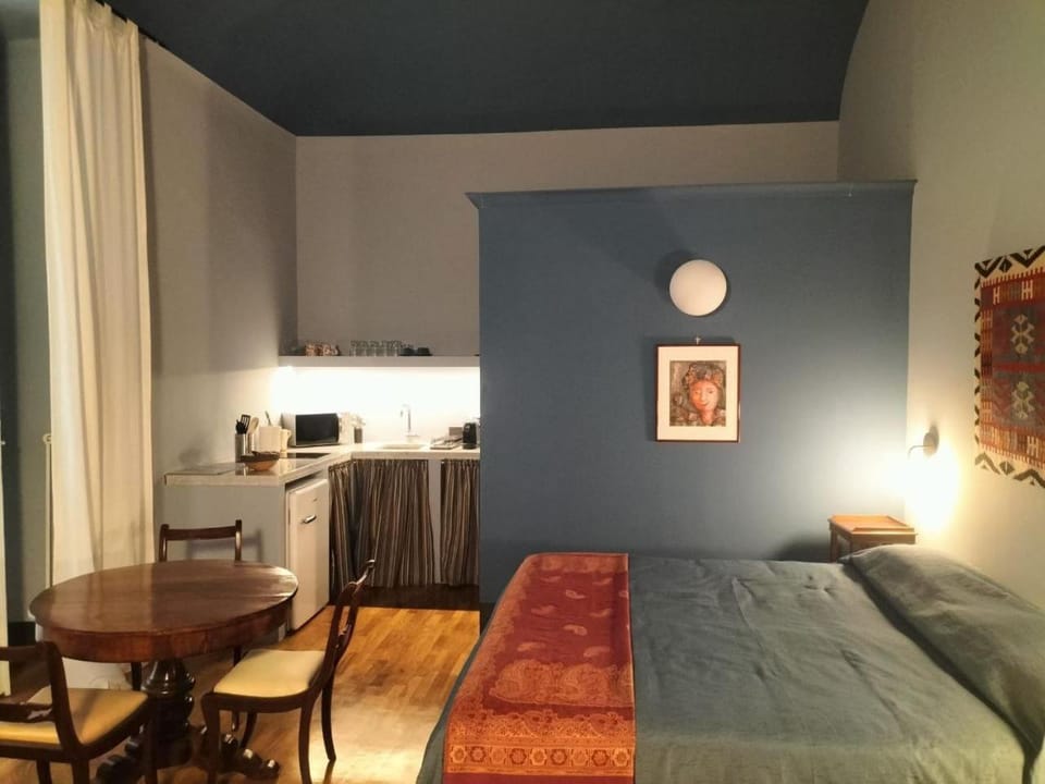 Bed, Kitchen or kitchenette, Photo of the whole room