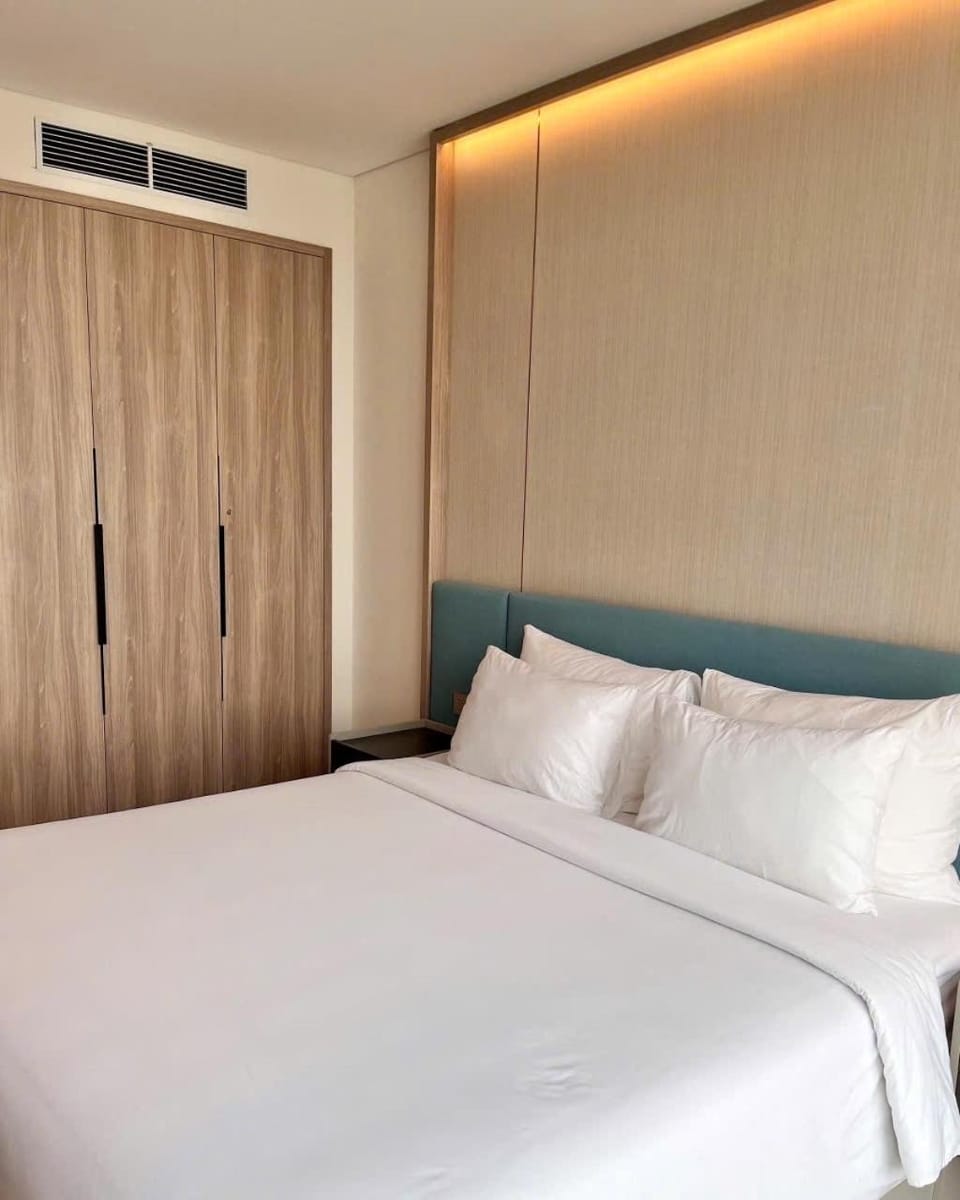 Àlacarte Ha Long Bay Apartment - Golden Horizon Apartment hotel in Laos