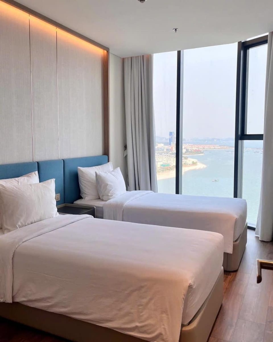 Àlacarte Ha Long Bay Apartment - Golden Horizon Apartment hotel in Laos
