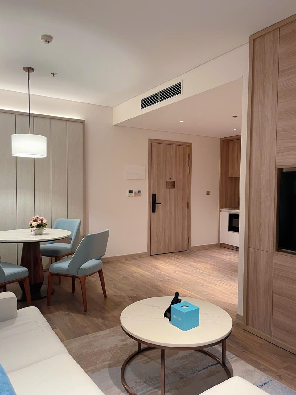 Àlacarte Ha Long Bay Apartment - Golden Horizon Apartment hotel in Laos