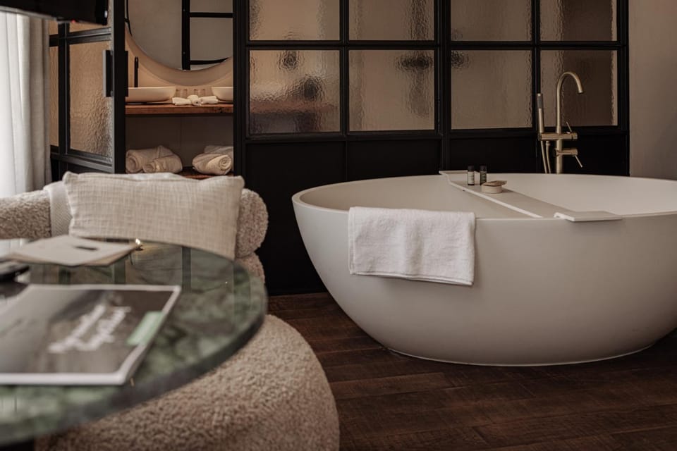 Bathroom, Living room, Bedroom