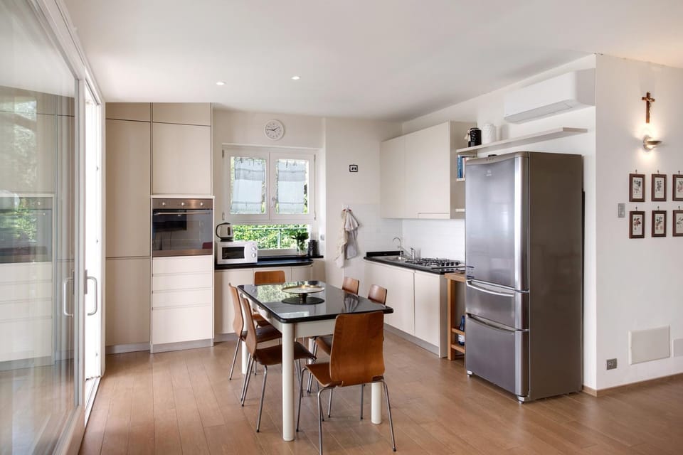 Property building, Kitchen or kitchenette, Living room