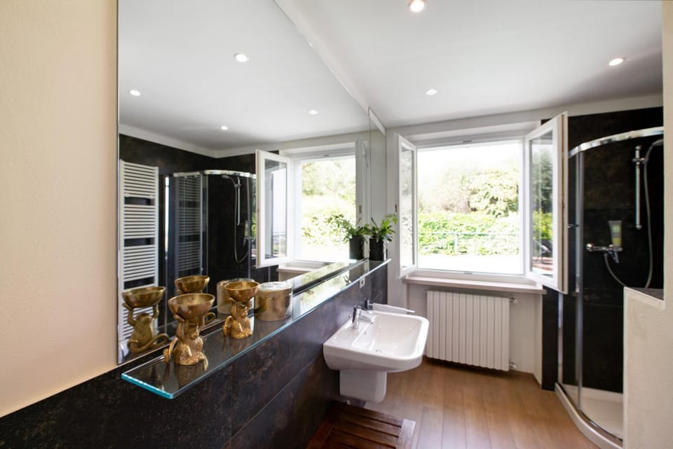 Bathroom, Living room