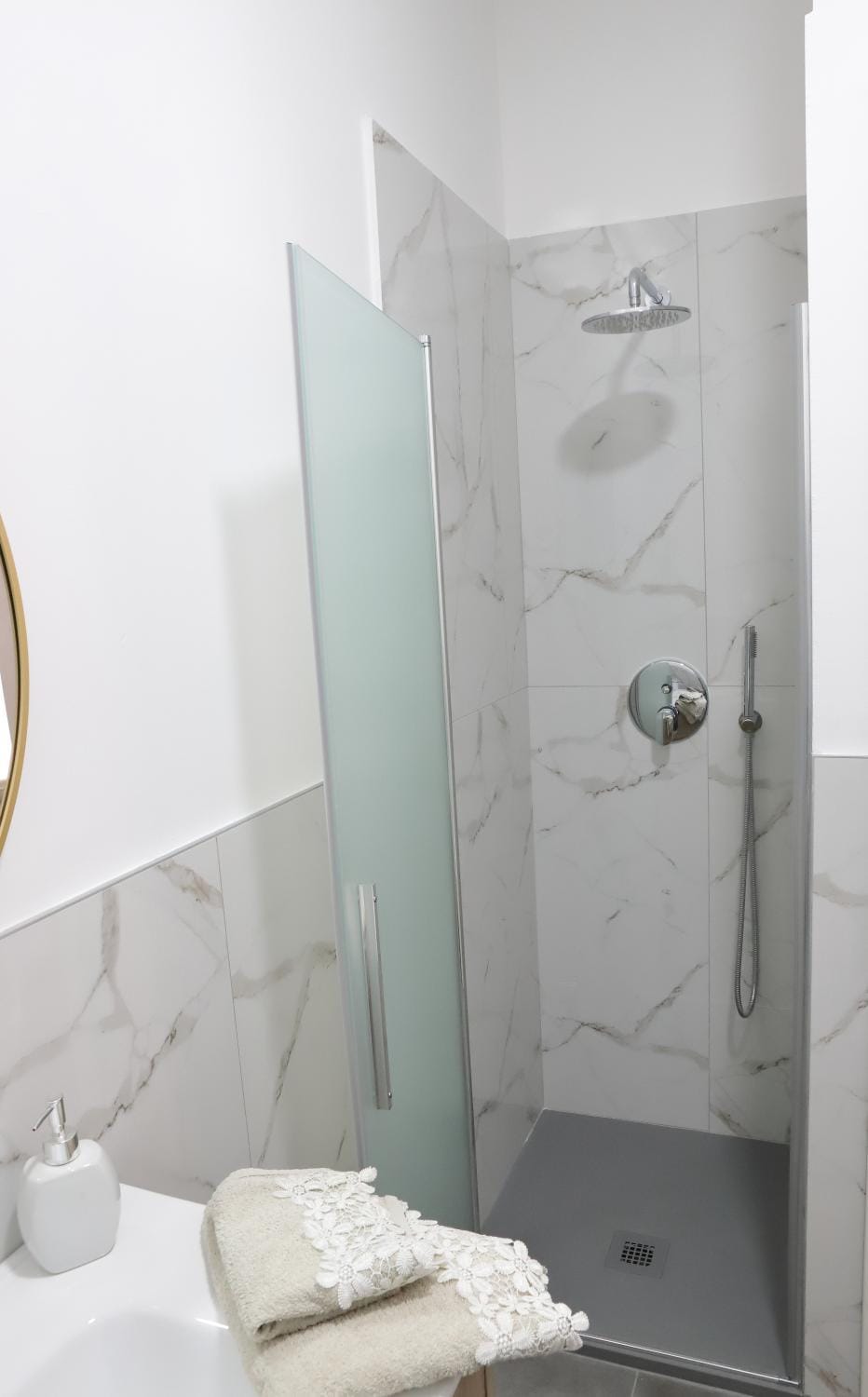 Shower, Bathroom, hair dryier, towels, washing machine, air conditioner