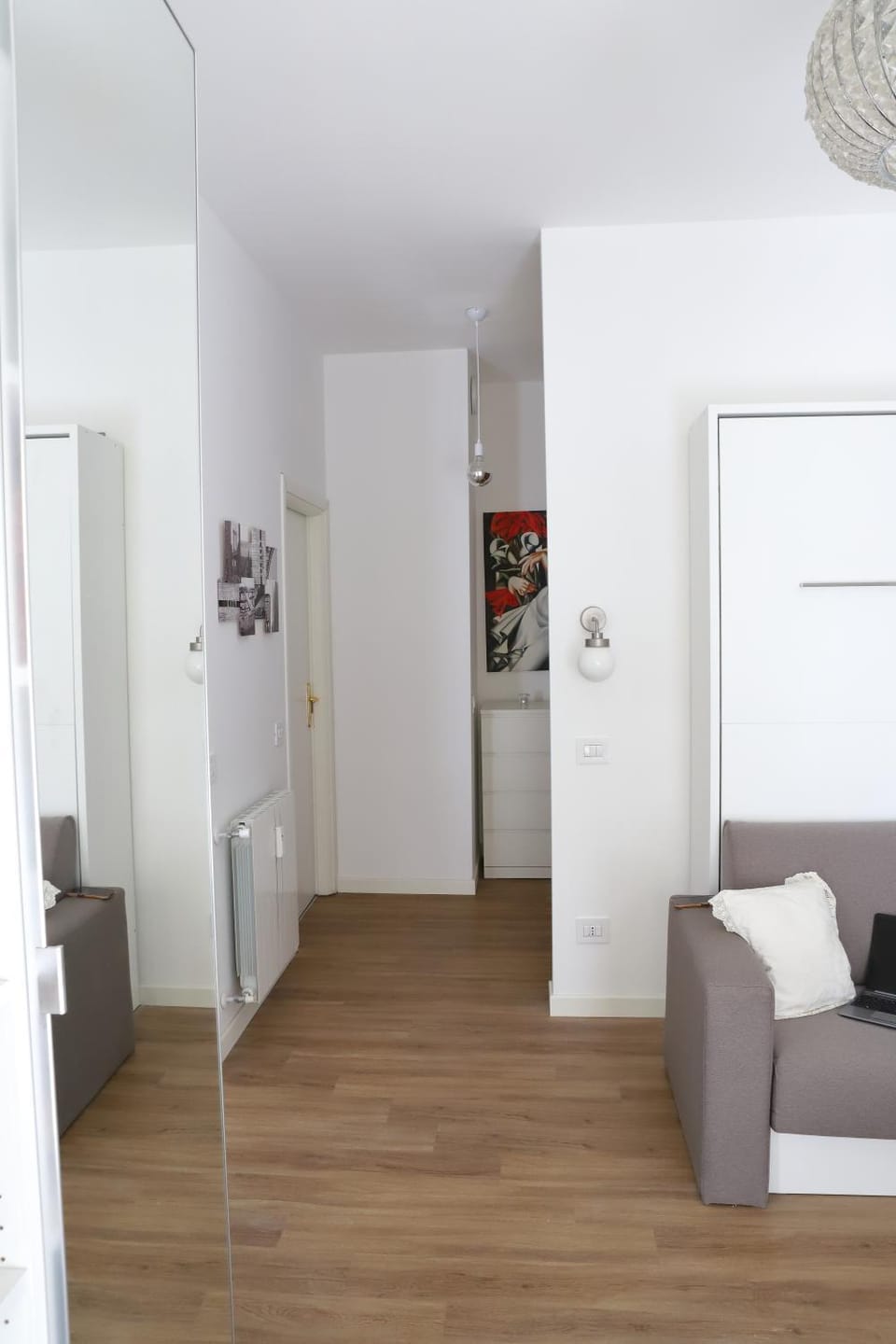 Bed, Living room, Seating area, air conditioner