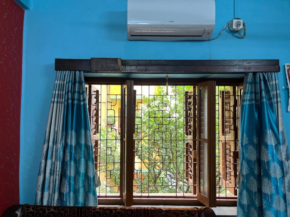 Jharna's Homestay with a Kitchen & Dinning Apartment in Kolkata