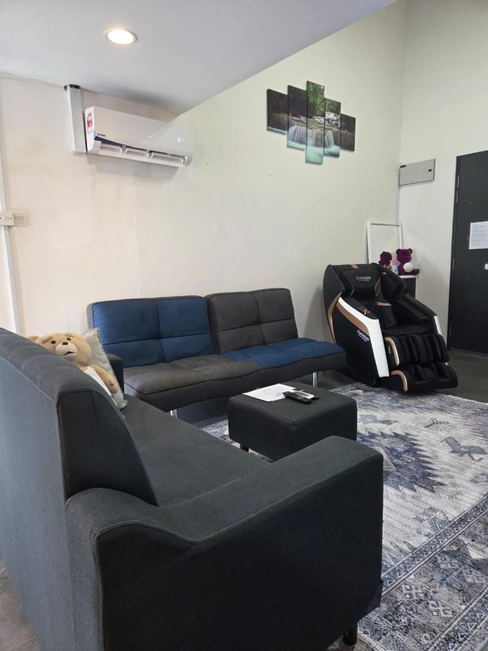 Living room, Seating area