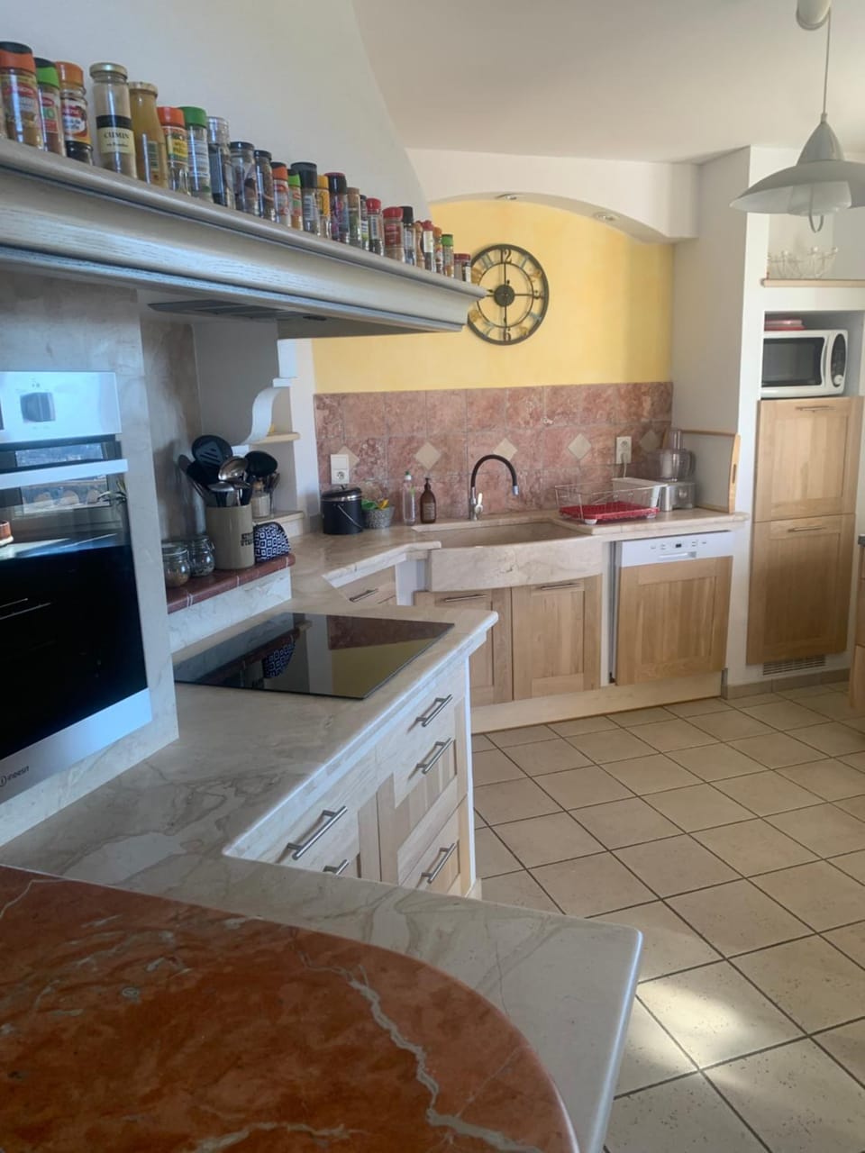 Kitchen or kitchenette, dishwasher, stove