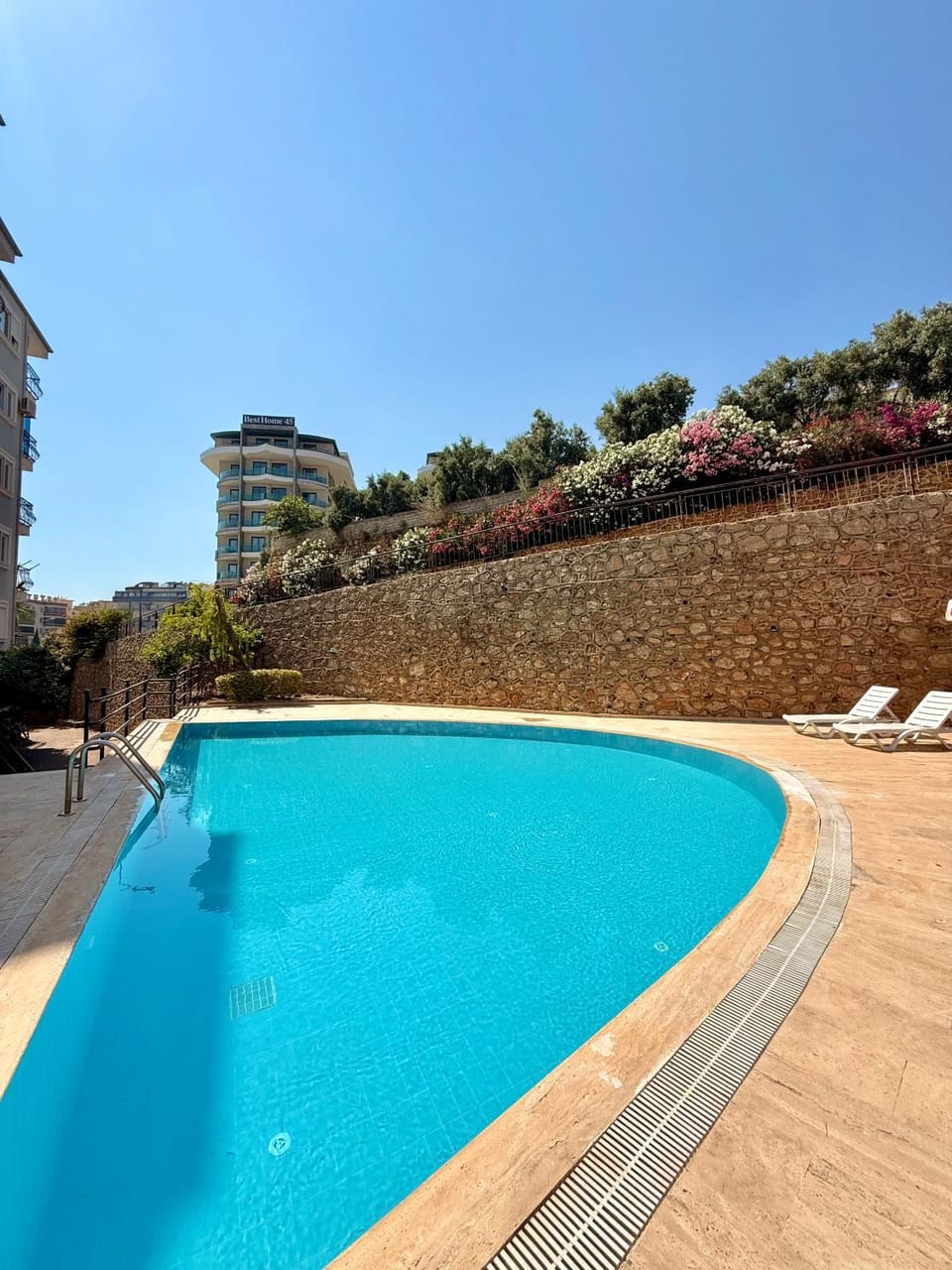 Day, Swimming pool, sunbed