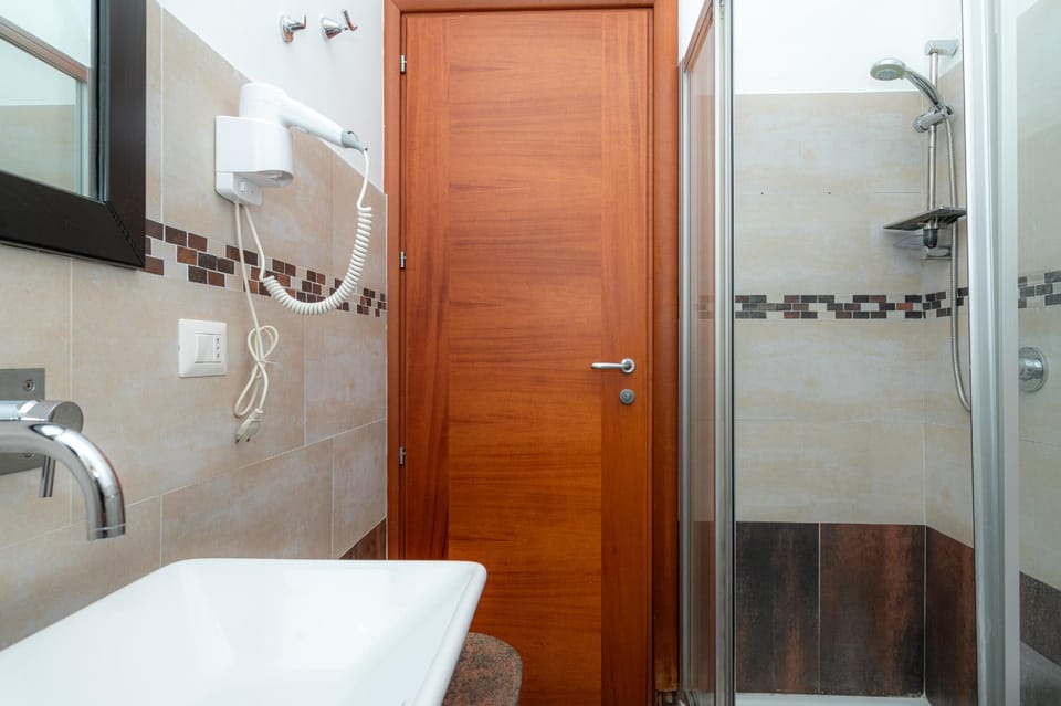 Shower, Toilet, Bathroom, hair dryier