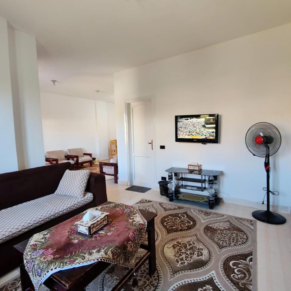 Communal lounge/ TV room, TV and multimedia, Living room, Seating area, Evening entertainment