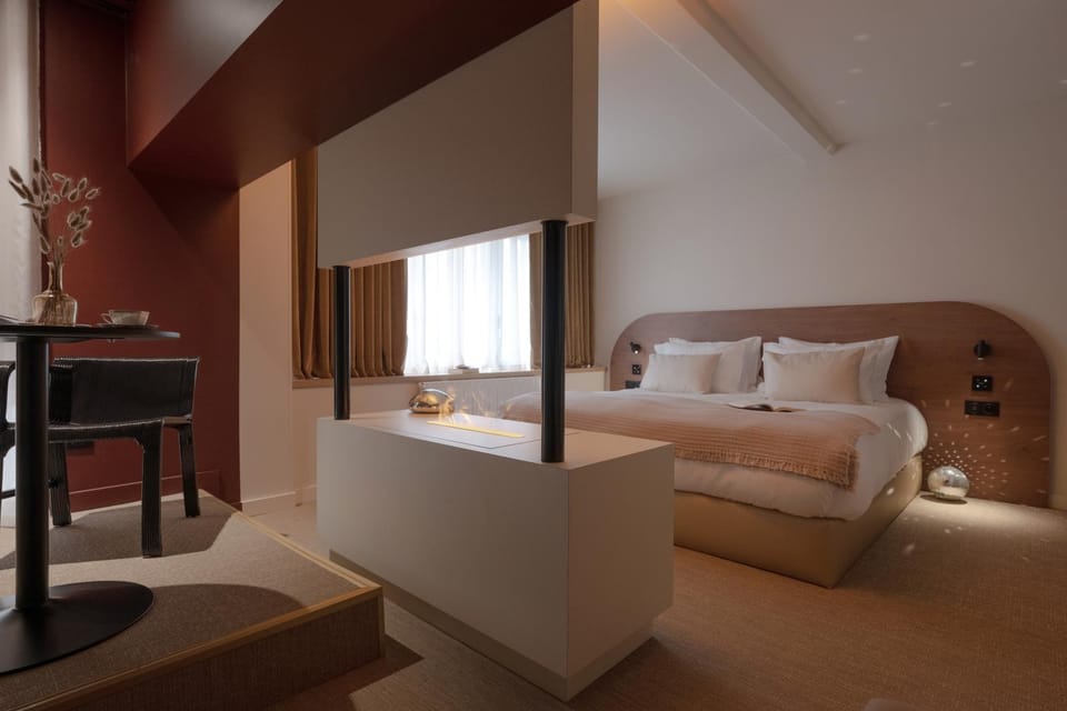 Bed, Living room, Photo of the whole room