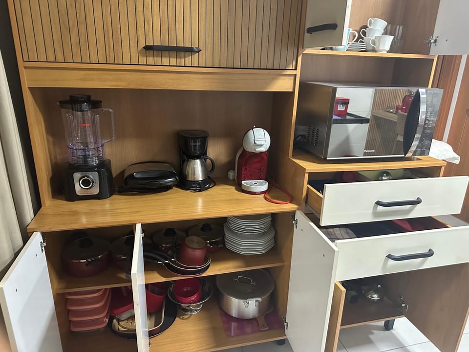 Coffee/tea facilities, Kitchen or kitchenette, oven