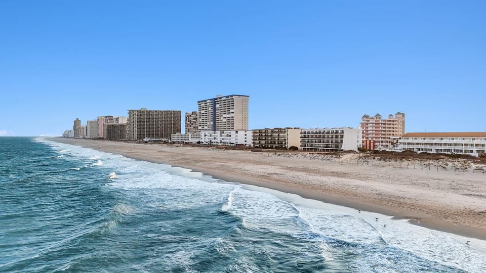 Spacious 2-Bedroom Ocean Block Condo in North Ocean City Steps to the Beach House in Ocean City