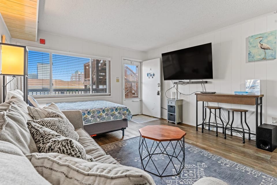 Spacious 2-Bedroom Ocean Block Condo in North Ocean City Steps to the Beach House in Ocean City