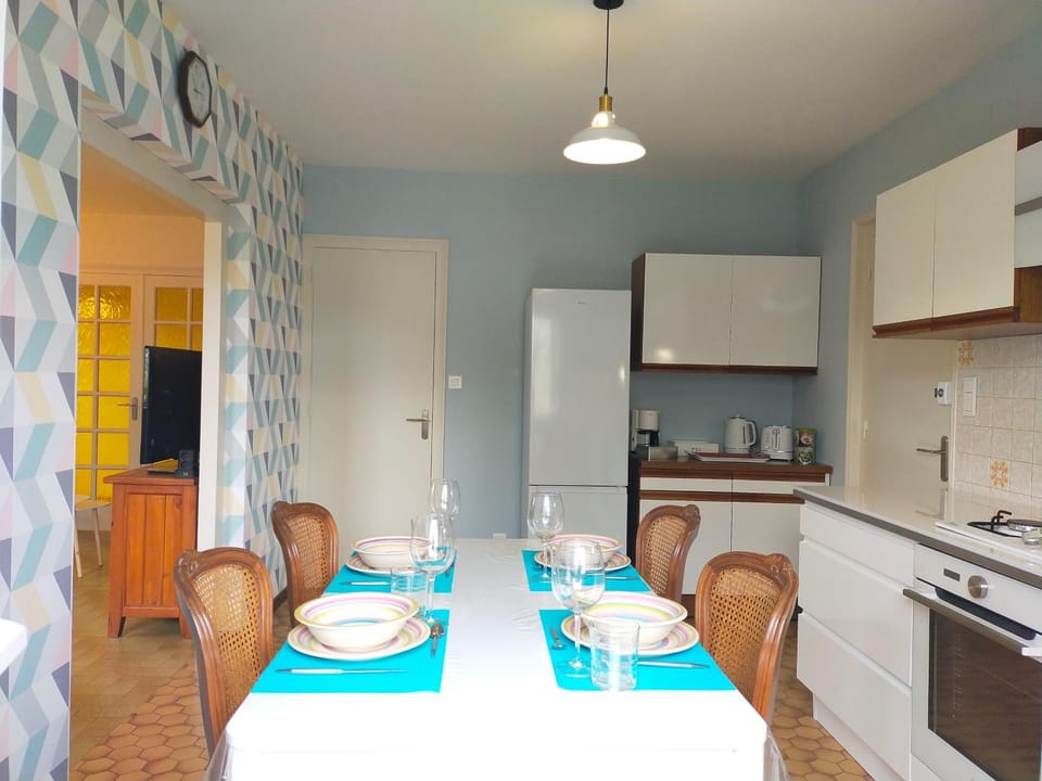 Day, Coffee/tea facilities, Kitchen or kitchenette, Living room, oven, stove, toaster, kitchen
