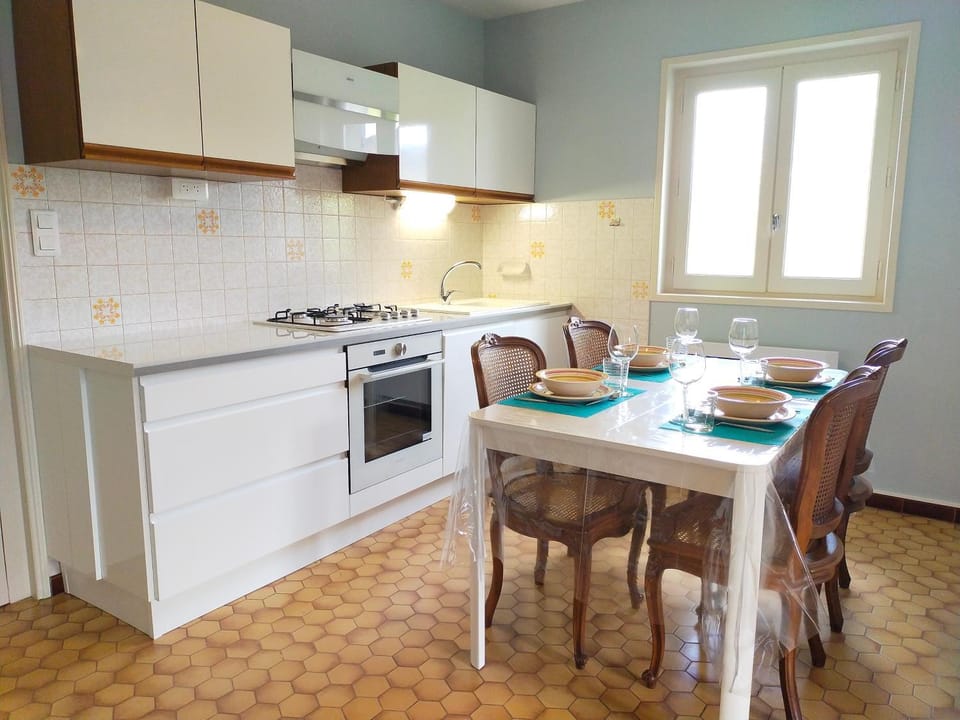 Day, Kitchen or kitchenette, Garden view, dishwasher, heating, oven, stove, kitchen