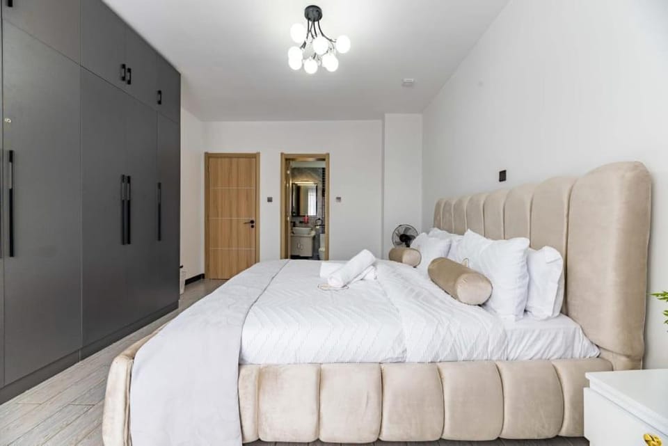 elegant beautifully furnished three bedroom apartment with heated swimming pool fully equipped gym ample parking space and children playing ground and unbeatable scenic city views Apartment in Nairobi County