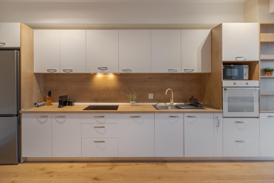 Coffee/tea facilities, Kitchen or kitchenette, dishwasher, microwave, oven, stove
