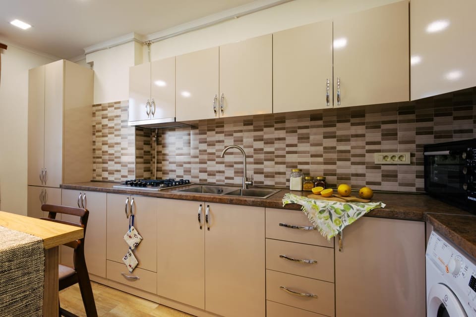 Kitchen or kitchenette, oven