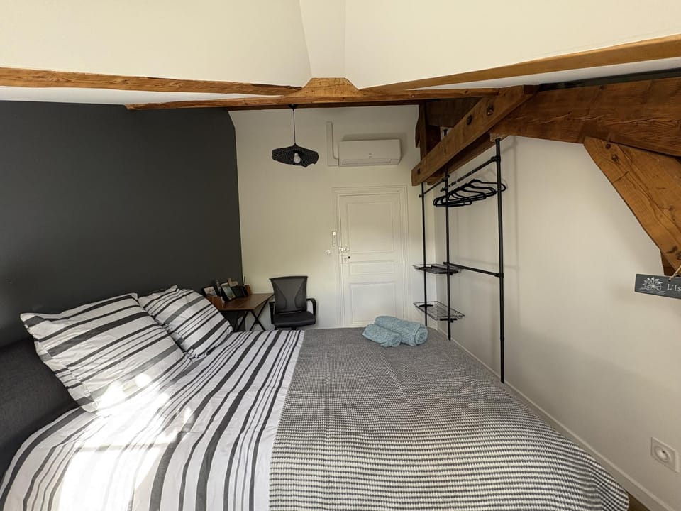 Bed, Photo of the whole room, Bedroom, wardrobe
