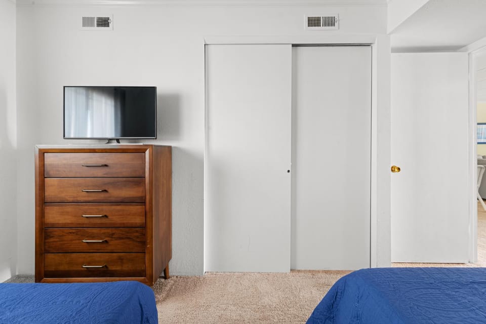 Ocean View 2-Bedroom Condo at Excalibur Perfect Coastal Getaway House in Ocean City