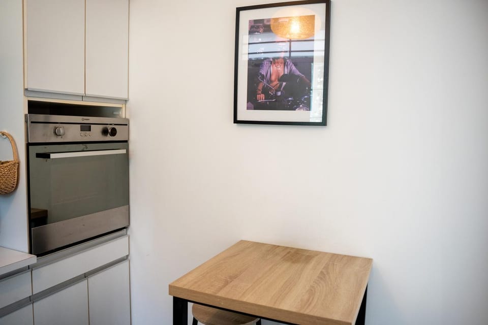 Kitchen or kitchenette, oven