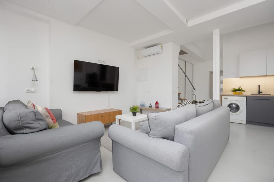 Communal lounge/ TV room, TV and multimedia, Kitchen or kitchenette, Living room, Seating area, Evening entertainment