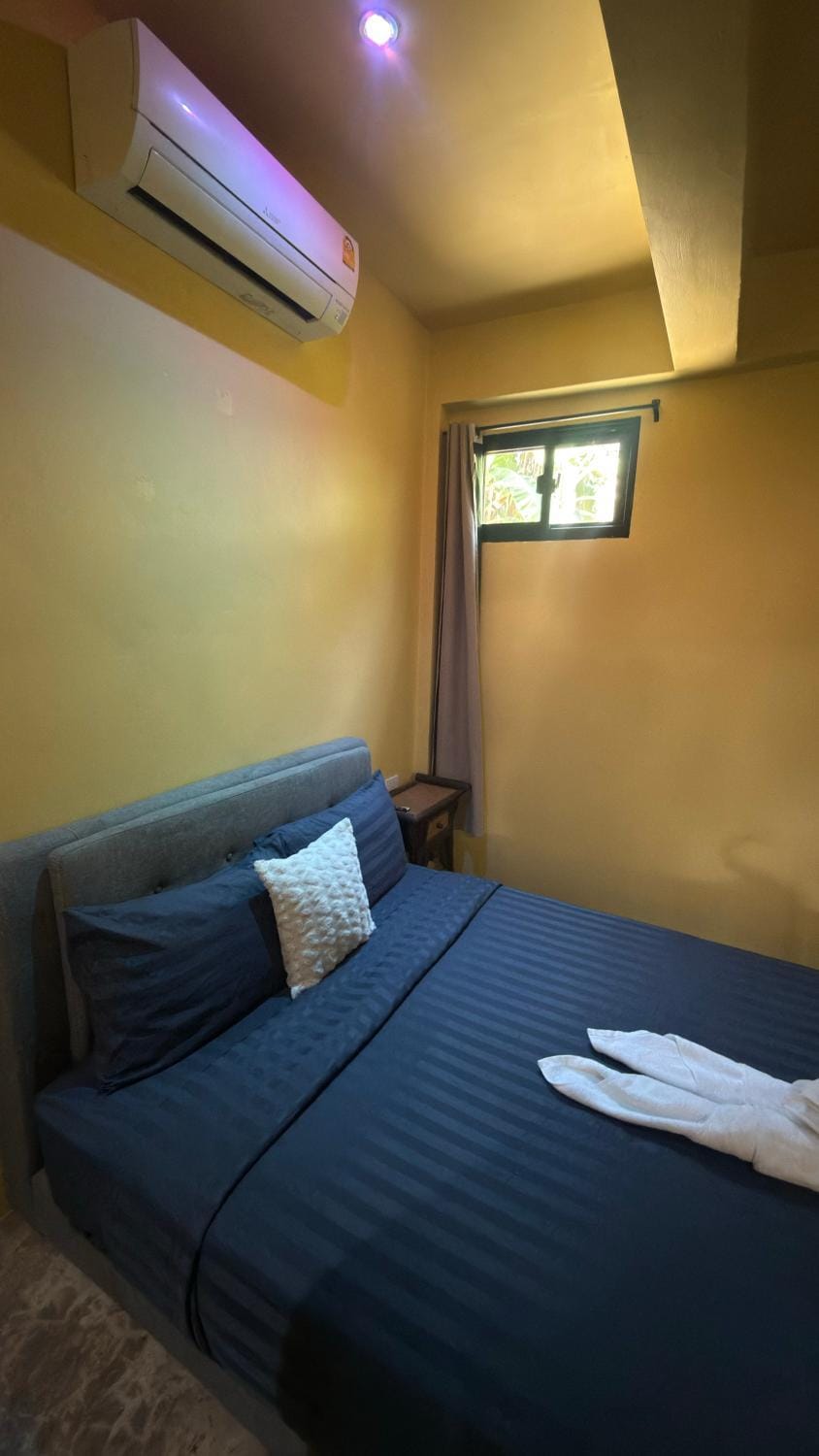 Bed, Bedroom, towels, air conditioner