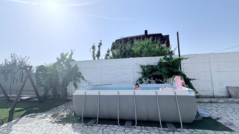 La Tata Oancea Moldova Veche House in Romania