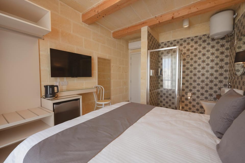 Bed, TV and multimedia, Coffee/tea facilities, Photo of the whole room, Bedroom
