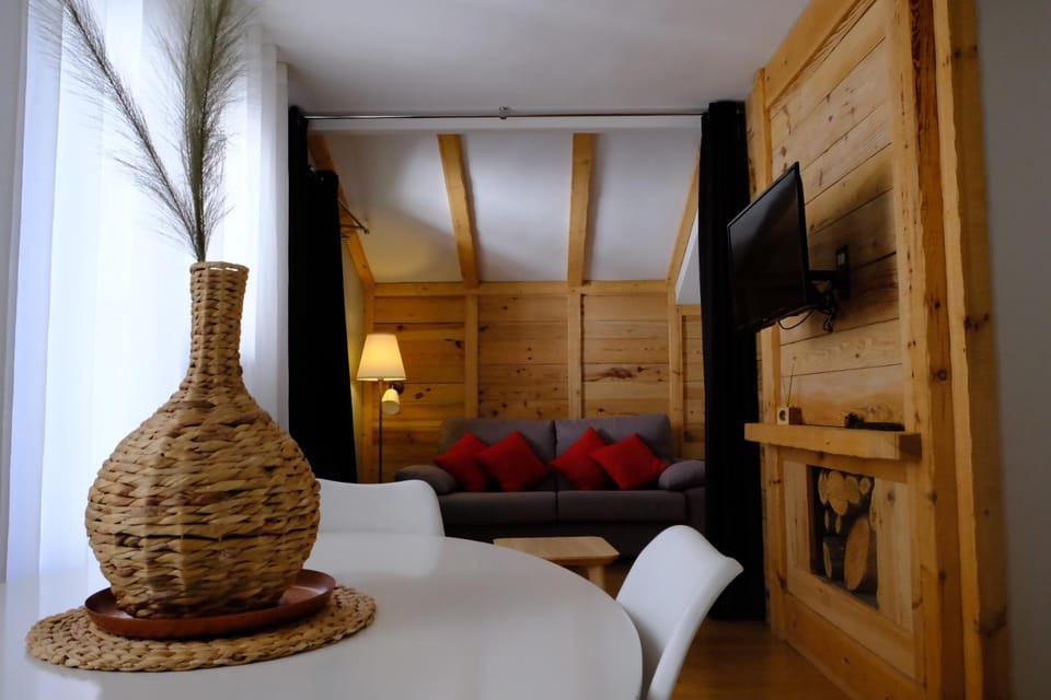 Communal lounge/ TV room, Bed, Photo of the whole room