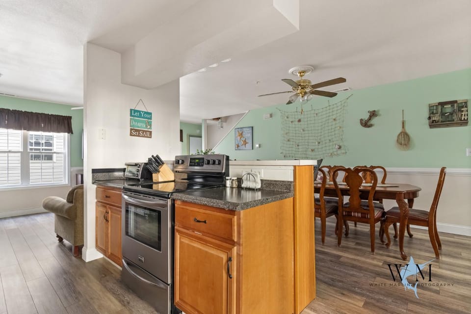Charming 3-Bedroom, 2-Bathroom Townhouse Perfectly Located Near the Boardwalk Apartment in Ocean City