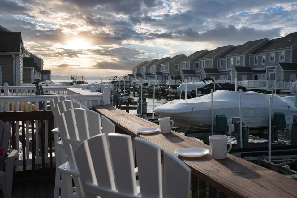 Waterfront 3-Bedroom Townhome in North Ocean City Steps from Harpoon Hannahs House in Ocean City
