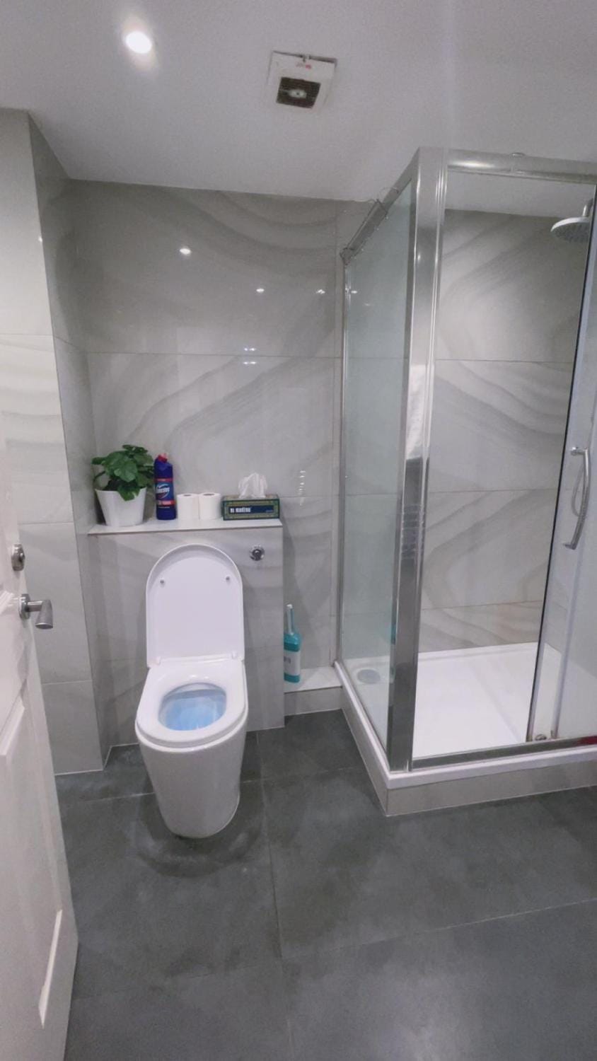 3 Bedrooms Apartment with security 24 hours Apartment in City of Westminster