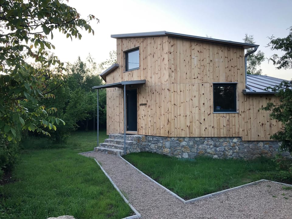 Facade/entrance, Garden, Garden, Parking