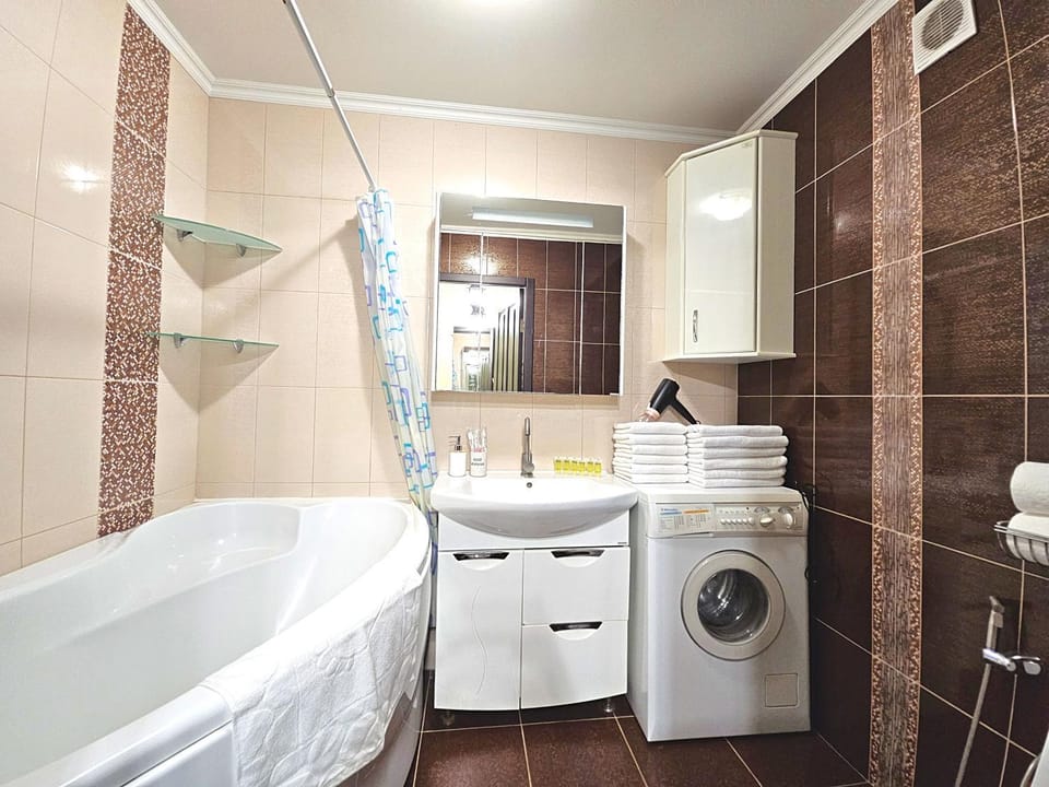 Shower, Hot Tub, Bathroom, Bath, hair dryier, towels, washing machine, dryer